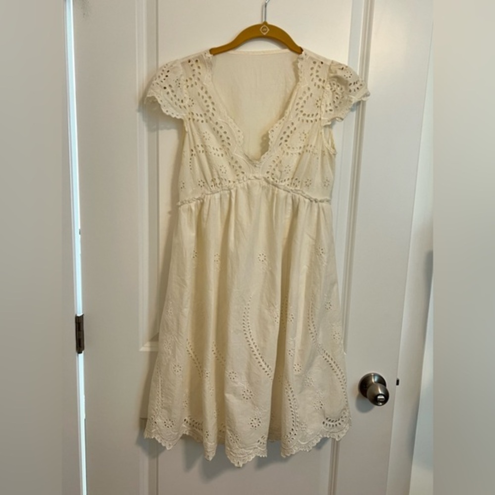BCBGMAXAZRIA Ivory Eyelet Lace XS Dress | V-Neck Cap Sleeve Boho Cottagecore